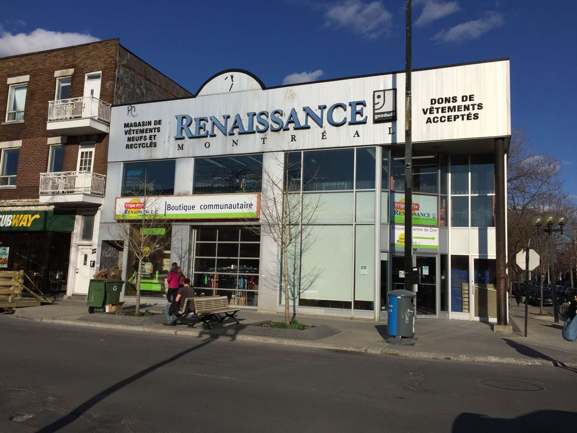 Centre De Liquidation Et Distribution - Renaissance Photos