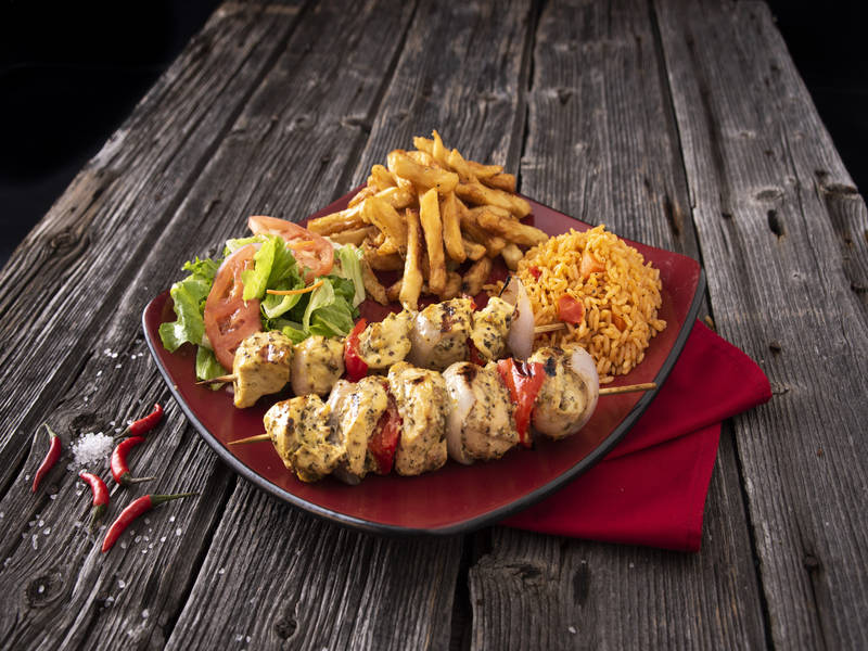 rotisseries-piri-piri-montreal-rue-st-denis-assiette-deux-brochettes-de-poulet Piri Piri rue Masson