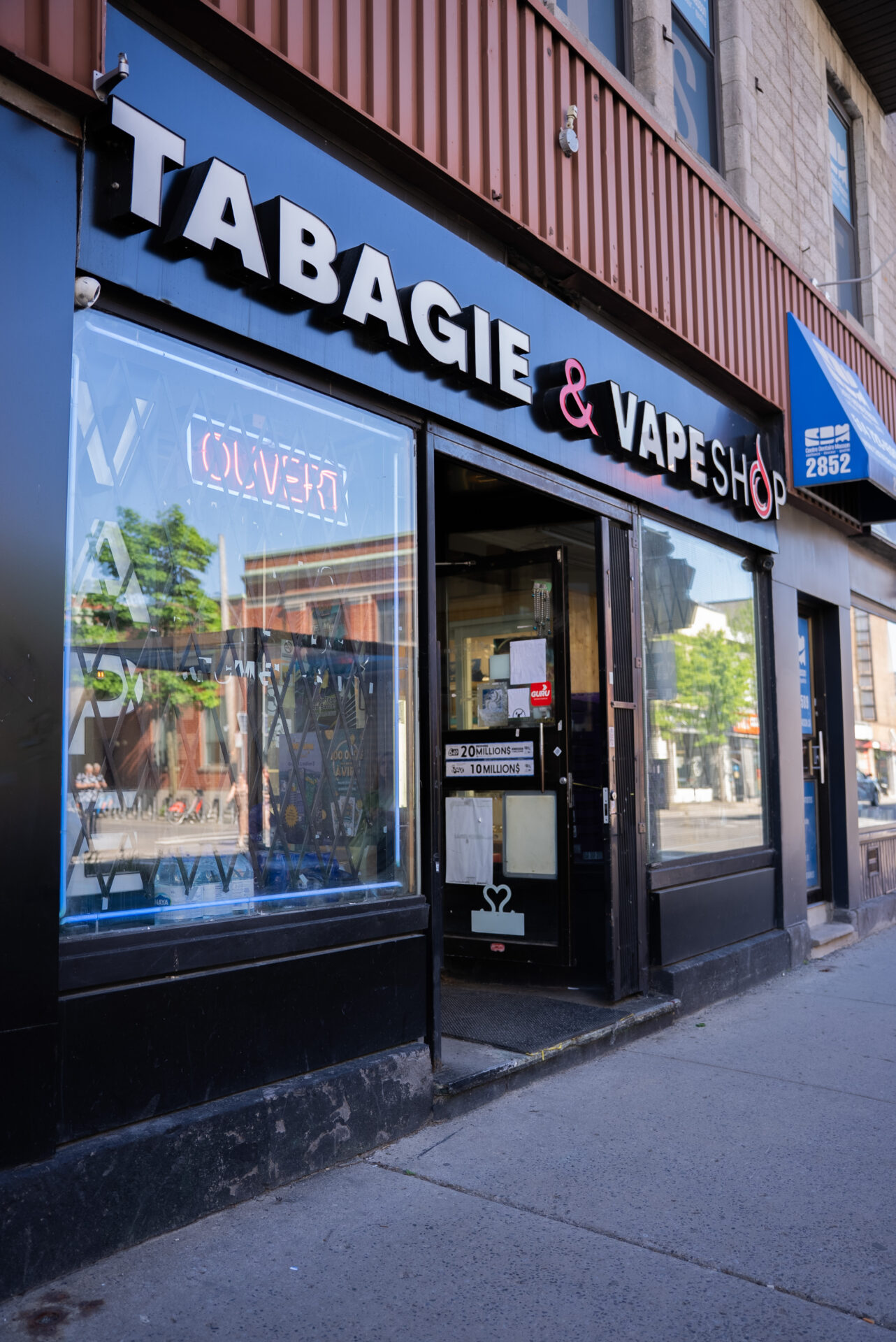 elfbar nachfüll pod läuft aus 1.572 Stock-Fotos und hochauflösende Bilder zu Vape Shop main image 0